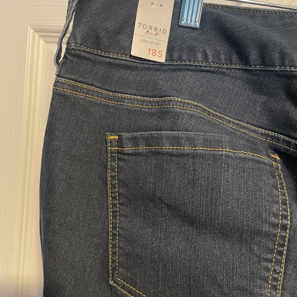 Plus Size Dark Wash Skinny Jeans - Picture 3 of 3